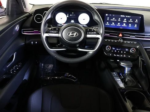 Used 2025 Hyundai Elantra SEL FWD image 3