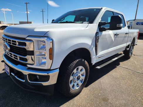Used 2024 Ford F350 XLT image 3