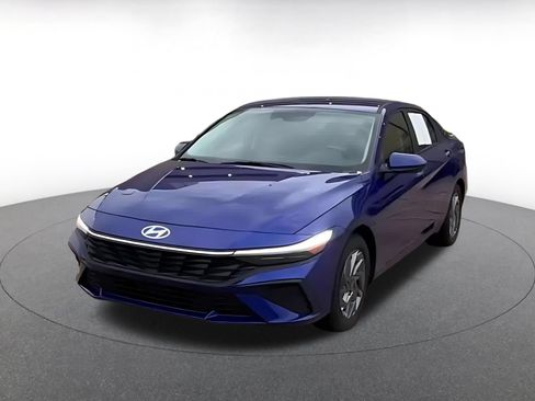 Used 2026 Hyundai Elantra Hybrid FWD image 8