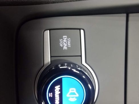 New 2026 Volkswagen Tiguan SE AWD/4WD image 32