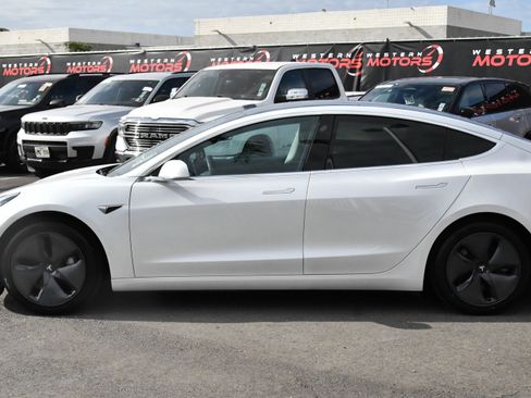 Used 2020 Tesla Model 3 Standard Range RWD image 4