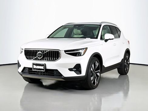 Used 2023 Volvo XC40 B5 Ultimate w/ Protection Package Premier AWD/4WD image 3