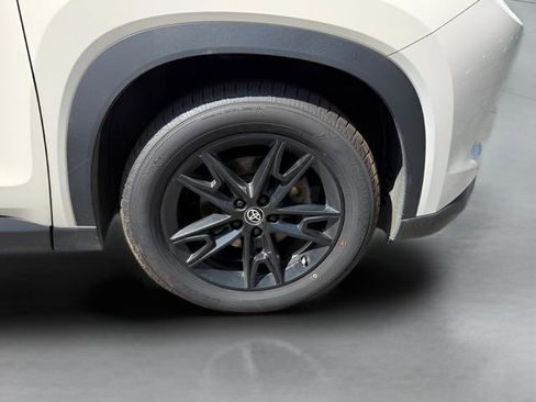 Used 2024 Toyota Grand Highlander AWD image 31