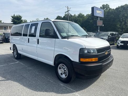 Used 2025 Chevrolet Express 3500 LS RWD image 4