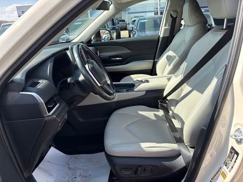 Used 2024 Toyota Grand Highlander XLE image 16