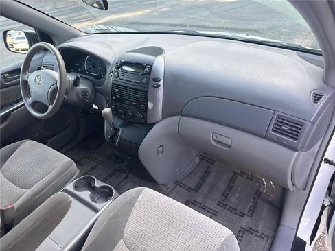 Used 2010 Toyota Sienna FWD image 26