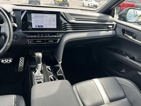 Used 2025 Toyota Camry SE FWD image 18