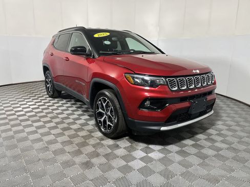 Used 2025 Jeep Compass Limited AWD/4WD image 2