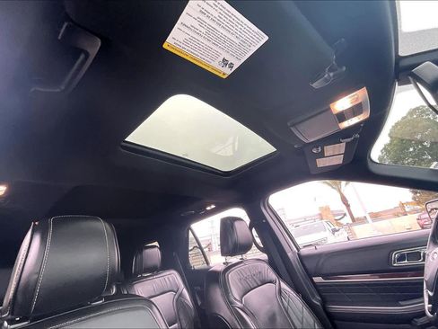 Used 2019 Ford Explorer Platinum image 23