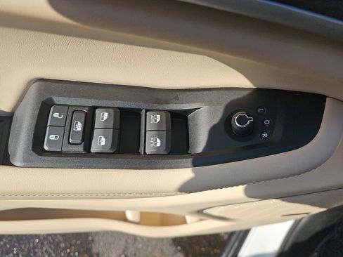 Used 2023 Jeep Grand Cherokee L Limited w/ Luxury Tech Group II image 28