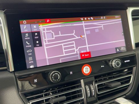 Certified 2026 Porsche Macan AWD/4WD image 22