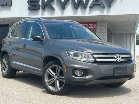 Used 2017 Volkswagen Tiguan Sport FWD image 1
