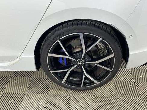 Used 2023 Volkswagen Golf R AWD/4WD image 18