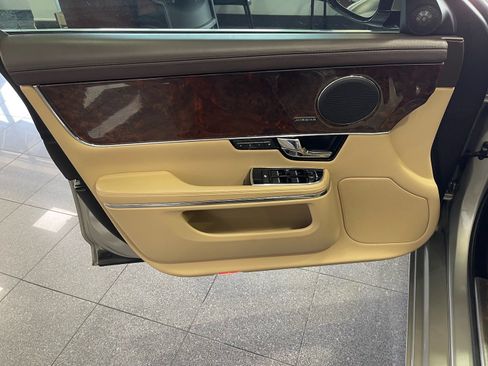 Used 2013 Jaguar XJ RWD image 23