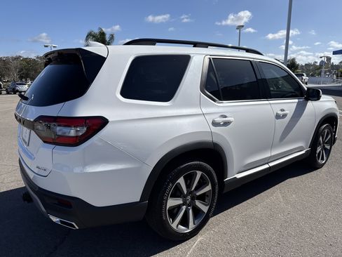 Certified 2024 Honda Pilot Elite image 5