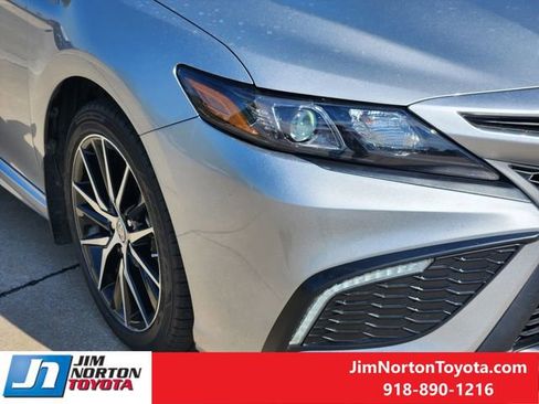 Used 2024 Toyota Camry SE FWD image 9