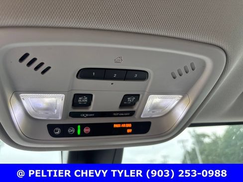 Used 2019 Chevrolet Traverse Premier w/ Driver Confidence II Package FWD image 18