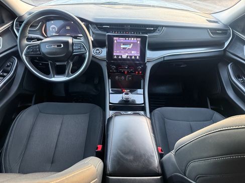 Used 2023 Jeep Grand Cherokee L Laredo image 17