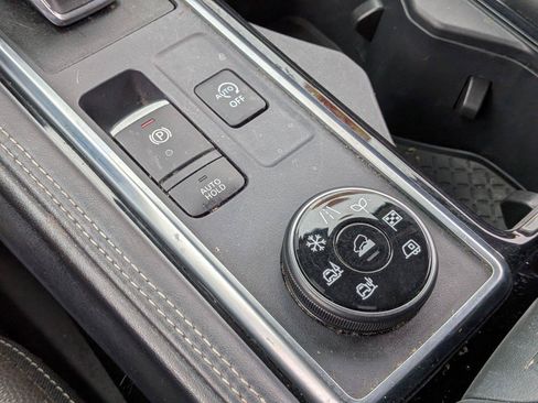 Used 2023 Nissan Pathfinder Platinum w/ Cargo Package AWD/4WD image 16