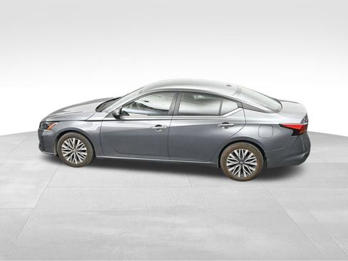 Used 2024 Nissan Altima 2.5 SV FWD image 19