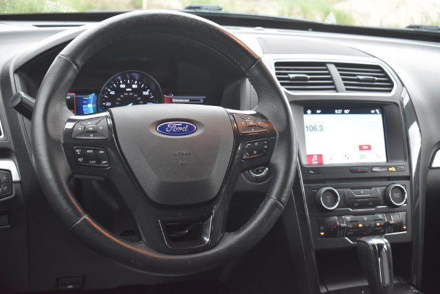 Used 2017 Ford Explorer XLT w/ Equipment Group 202A AWD/4WD image 21