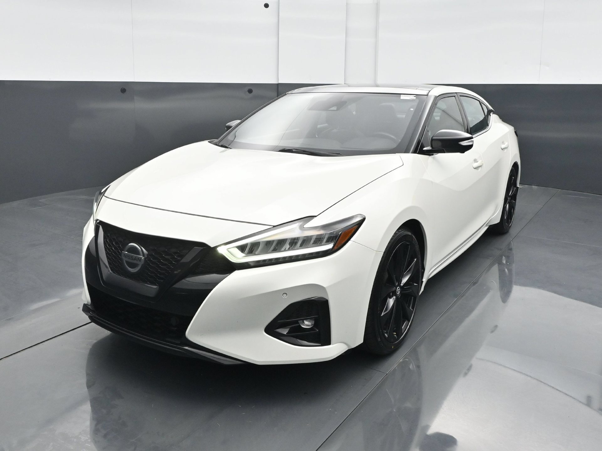 Used 2021 Nissan Maxima SR FWD image 1