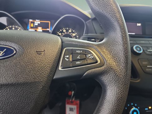 Used 2015 Ford Focus SE w/ Reverse Sensing Package FWD image 23