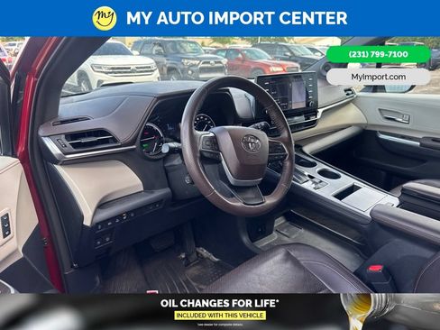 Used 2021 Toyota Sienna Platinum AWD/4WD image 8