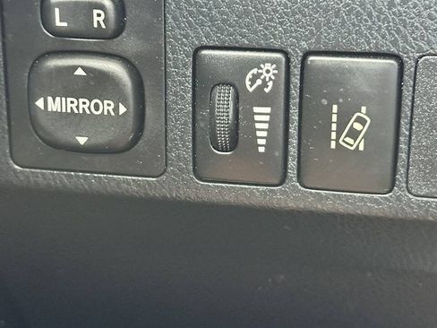 Used 2017 Toyota RAV4 LE FWD image 19