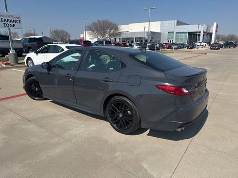 Used 2025 Toyota Camry SE image 5
