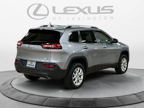 Used 2017 Jeep Cherokee Latitude AWD/4WD image 5