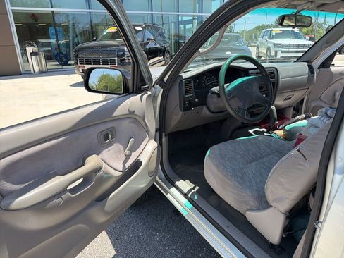 Used 2003 Toyota Tacoma PreRunner RWD image 3