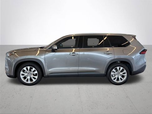 Used 2025 Toyota Grand Highlander AWD image 11