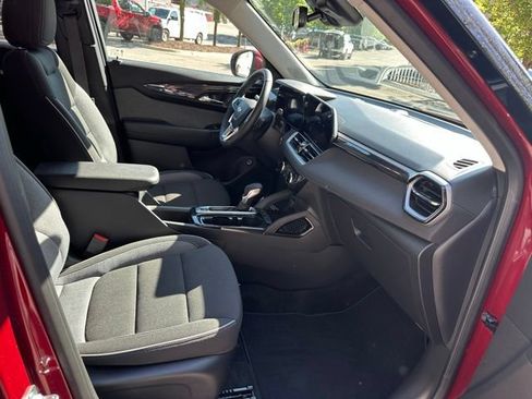 Used 2025 Chevrolet TrailBlazer LT w/ Convenience Package FWD image 29