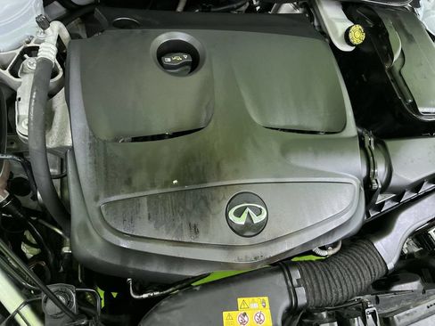 Used 2017 INFINITI QX30 FWD image 16