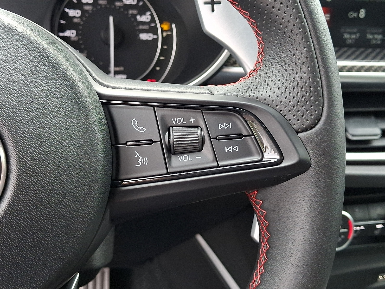 Used 2023 Alfa Romeo Stelvio Estrema AWD/4WD image 24
