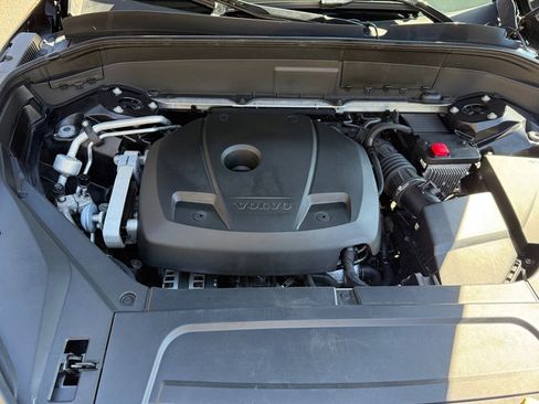 Used 2019 Volvo XC90 T6 Momentum w/ Protection Package Premier image 9