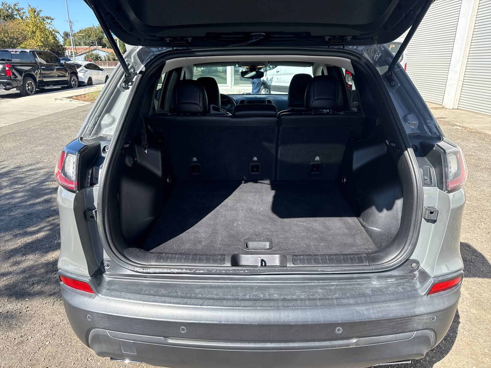 Used 2021 Jeep Cherokee Latitude Lux FWD image 23