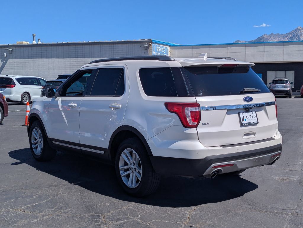 Used 2017 Ford Explorer XLT w/ Equipment Group 202A FWD image 7