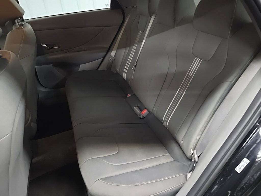 Used 2023 Hyundai Elantra SEL w/ Convenience Package FWD image 32