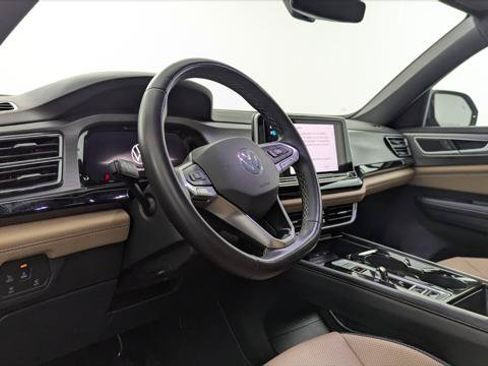 Used 2024 Volkswagen Atlas Cross Sport SE FWD image 24