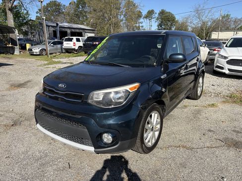 Used 2019 Kia Soul + FWD image 6