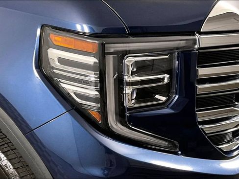 Used 2022 GMC Sierra 1500 SLT w/ SLT Premium Plus Package RWD image 29