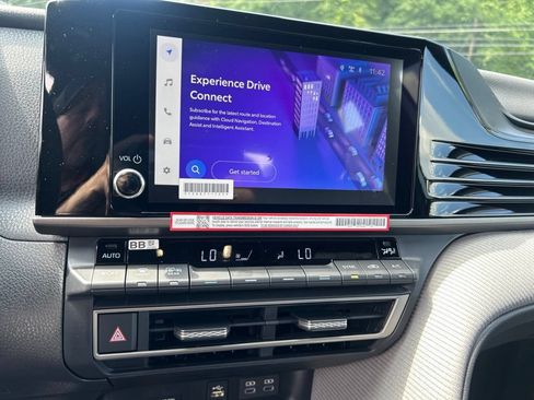 New 2026 Toyota Camry Hybrid FWD image 18