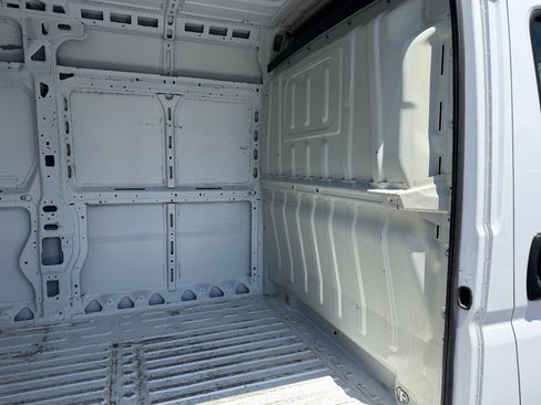 Used 2023 RAM ProMaster 2500 w/ Convenience Group FWD image 10
