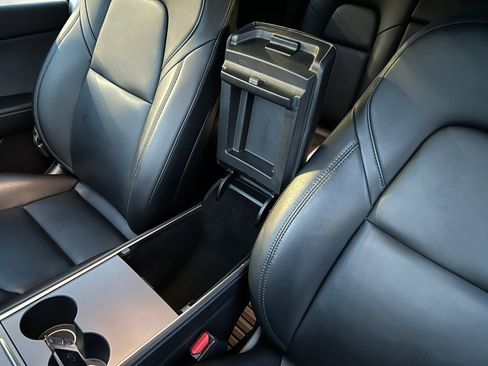 Used 2021 Tesla Model Y Long Range image 23