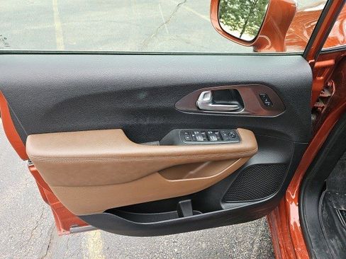 Used 2018 Chrysler Pacifica Limited w/ Tire & Wheel Group image 20