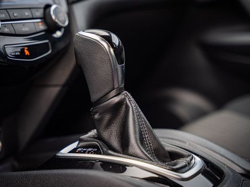 Used 2017 Nissan Rogue SV image 29