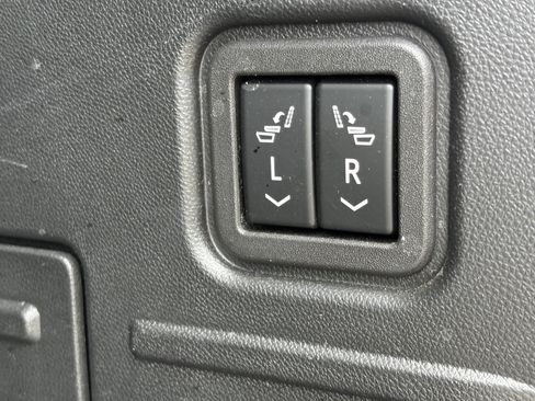 Used 2024 GMC Hummer EV 2X w/ LPO, Illumination Package AWD/4WD image 10