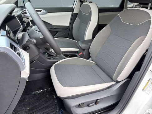 New 2026 Volkswagen Taos SE FWD image 5